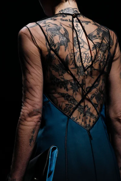 Look 15